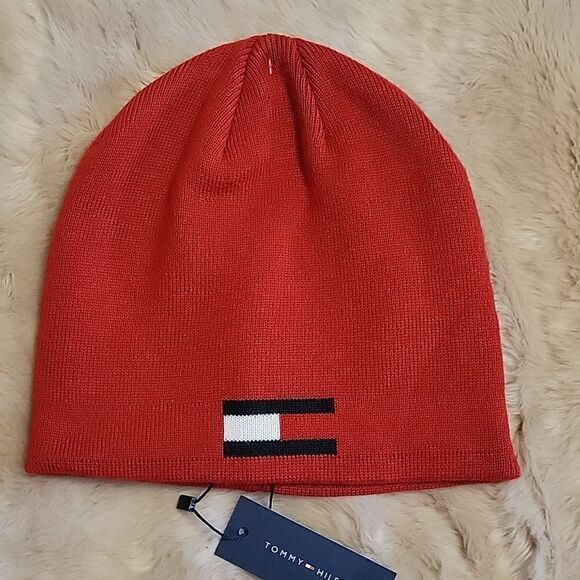 𝅺TOMMY HILFIGER RED WINTER BEANIE, NEW! - Picture 1 of 6